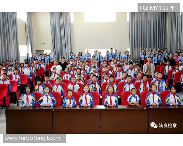 姐妹联手发威杨力维杨舒予合力砍下25分助力球队大胜对手