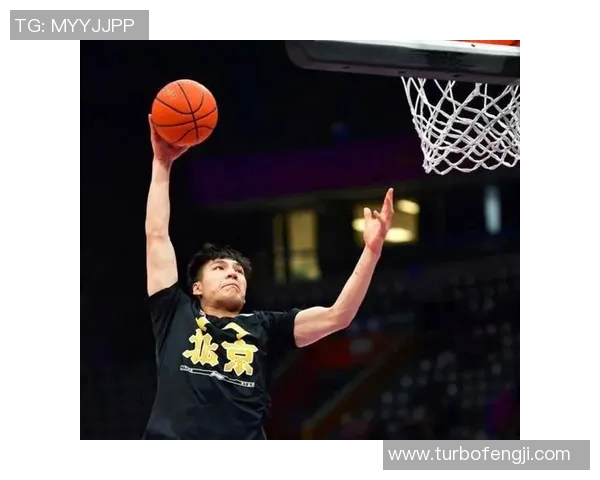 陈国豪贡献18分14篮板管子煜荣膺MVPCBA星锐二年级队遭大学生联队逆转